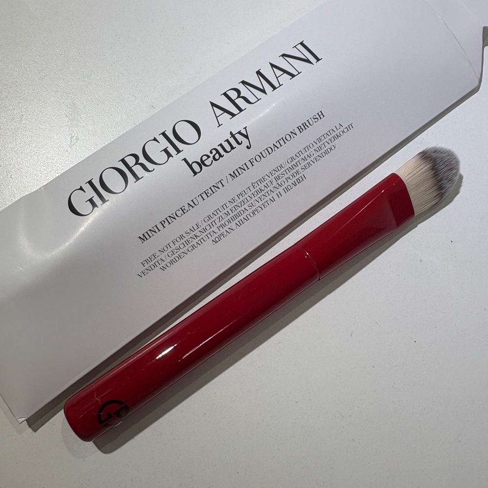 Giorgio Armani Red Beauty Brush